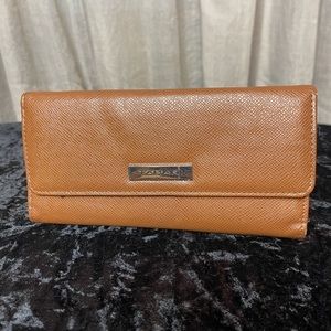 Brown tahari wallet… barely used just ready for something new!